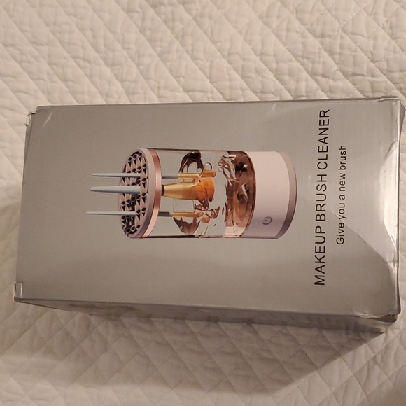 Electric Makeup Brush Cleaner - Picture 2 of 7